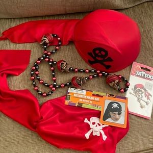 Pirate hats, necklace and tattoo for adults